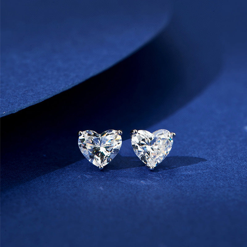 Pendientes de diamantes simulados de talla corazón de 1,25 quilates en plata de ley