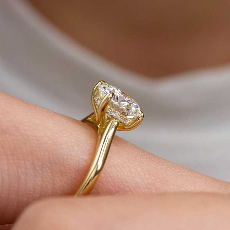 2.0Ct 4-Prong Round Moissanite Ring - Dual-Tone
