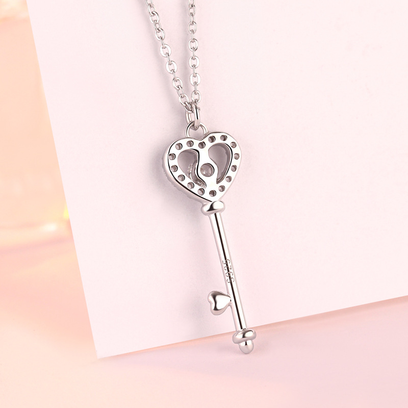 Elegant Heart-Cut Simulated Diamond Necklace for Unforgettable Moments