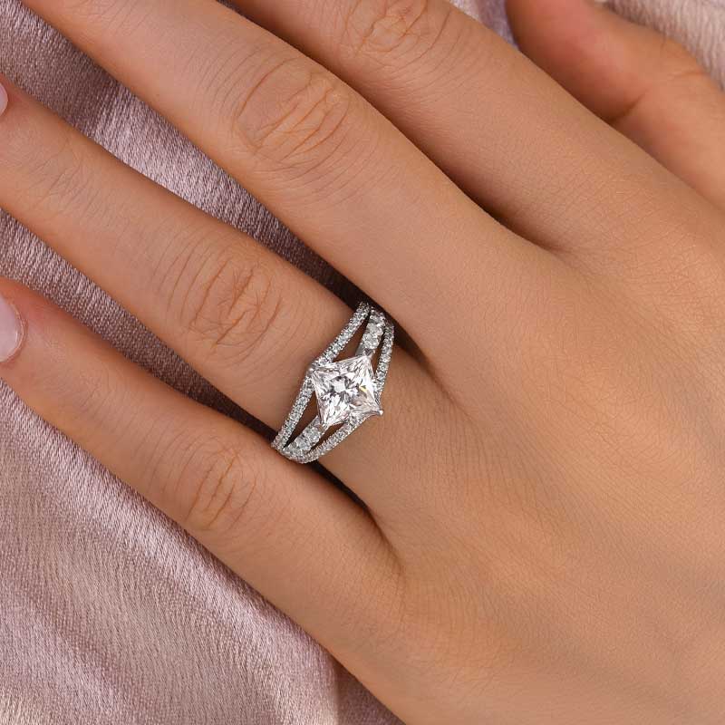 2Ct Princess Cut Moissanite Ring - 4-Prong Engagement