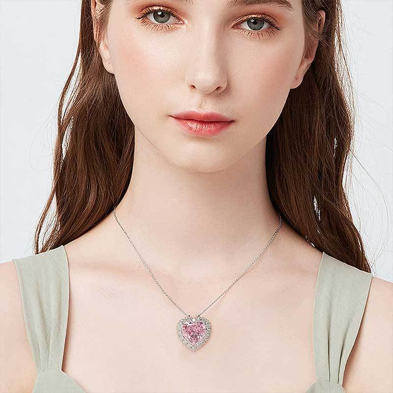 Exquisite Heart-Cut Simulated Diamond Necklace for Timeless Elegance