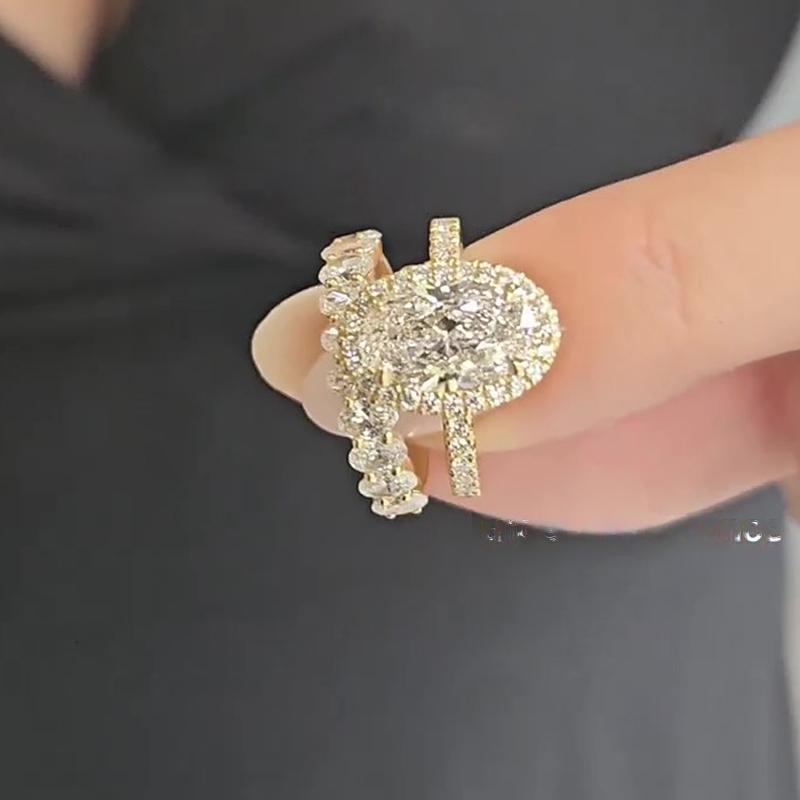 4.0Ct Oval Cut Diamond Wedding Set in Gold