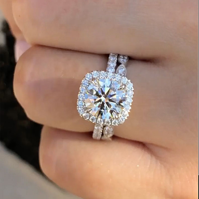 2.0Ct Round Diamond Halo Wedding Ring Set