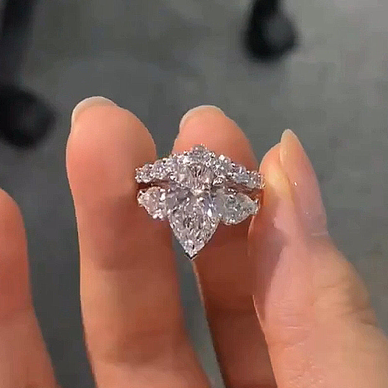 4.0Ct Pear Cut Three-Stone Diamond Ring Set