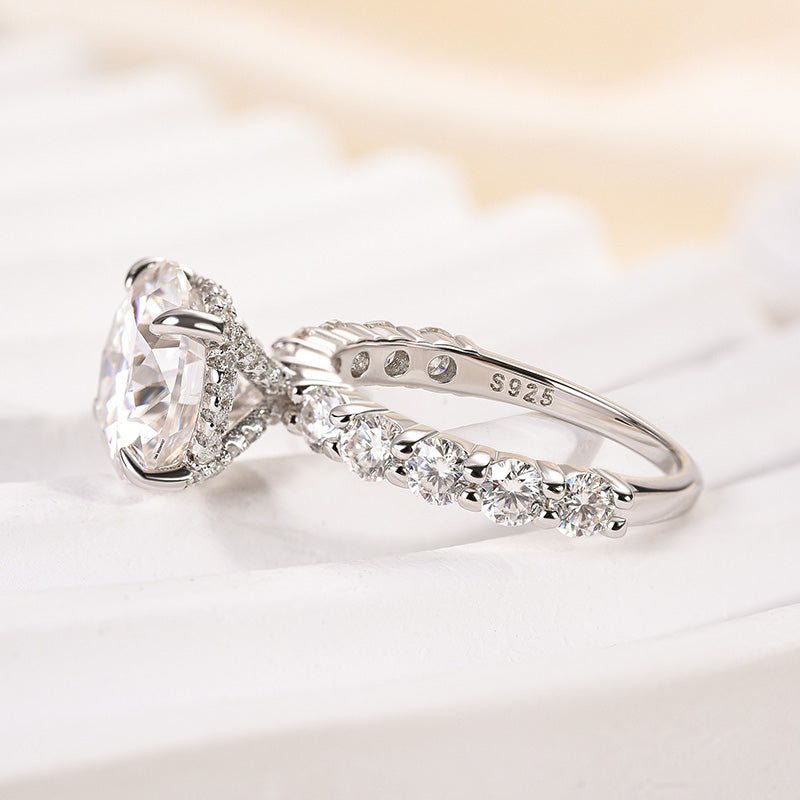 4.0 Carat Round-Cut Moissanite Halo Engagement Ring