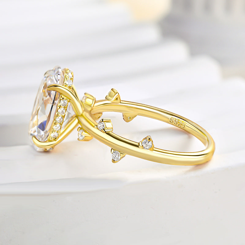 4Ct Oval Diamond Ring in Yellow Gold