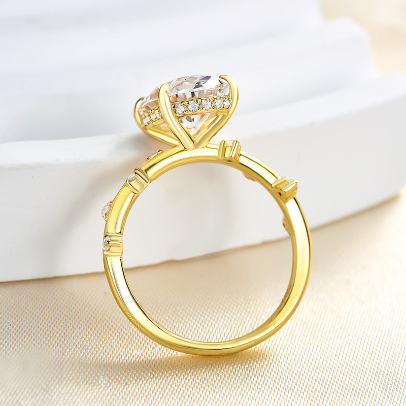 4Ct Oval Diamond Ring in Yellow Gold