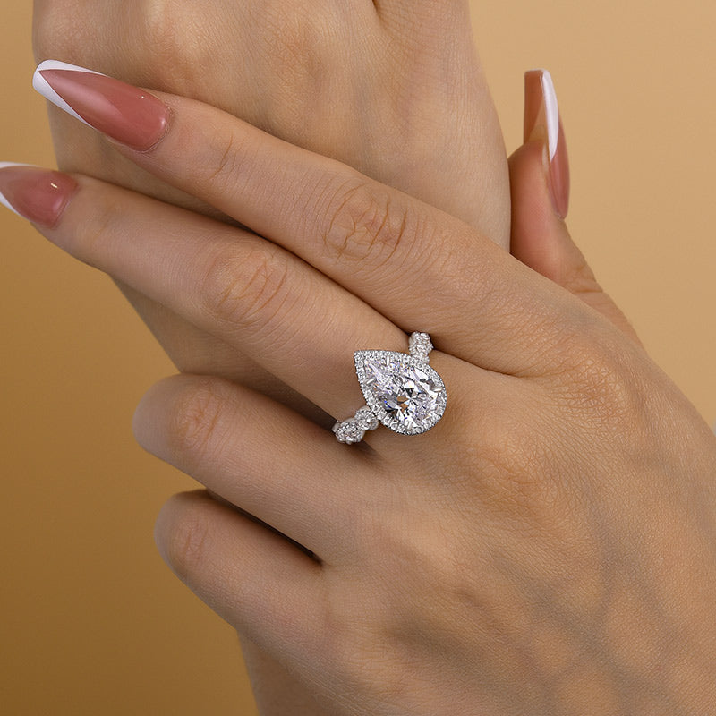4.0Ct Pear Cut Diamond Ring with Mixed Halo