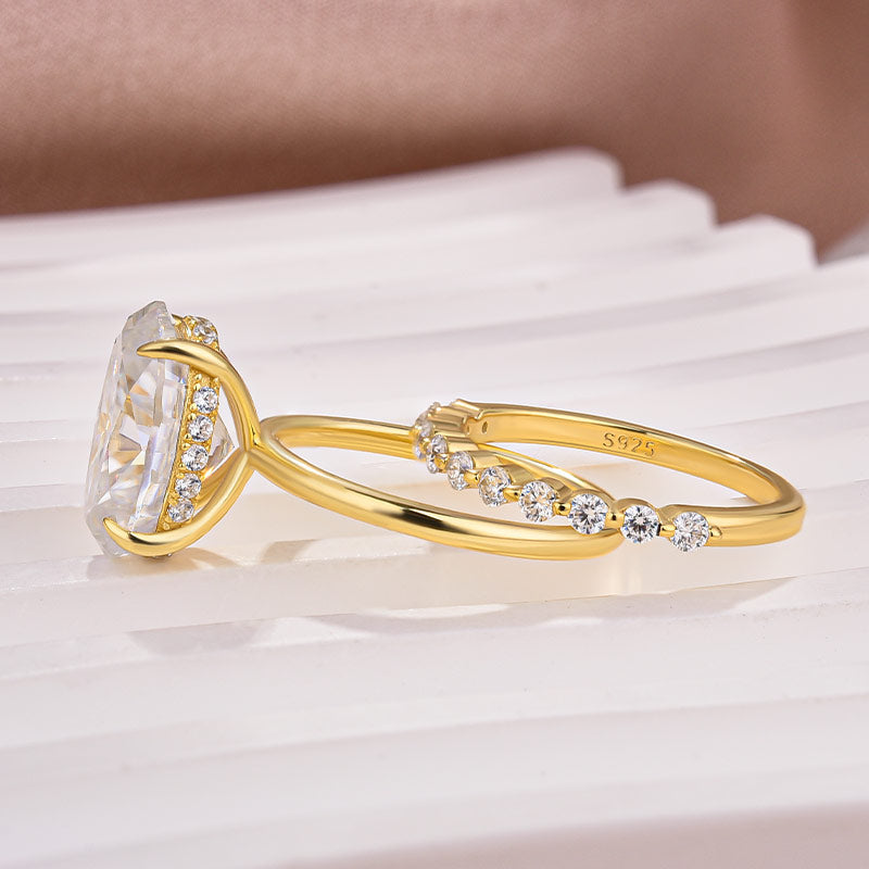 5.5CT Oval Cut Gold Diamond Ring with 0.4CT Band