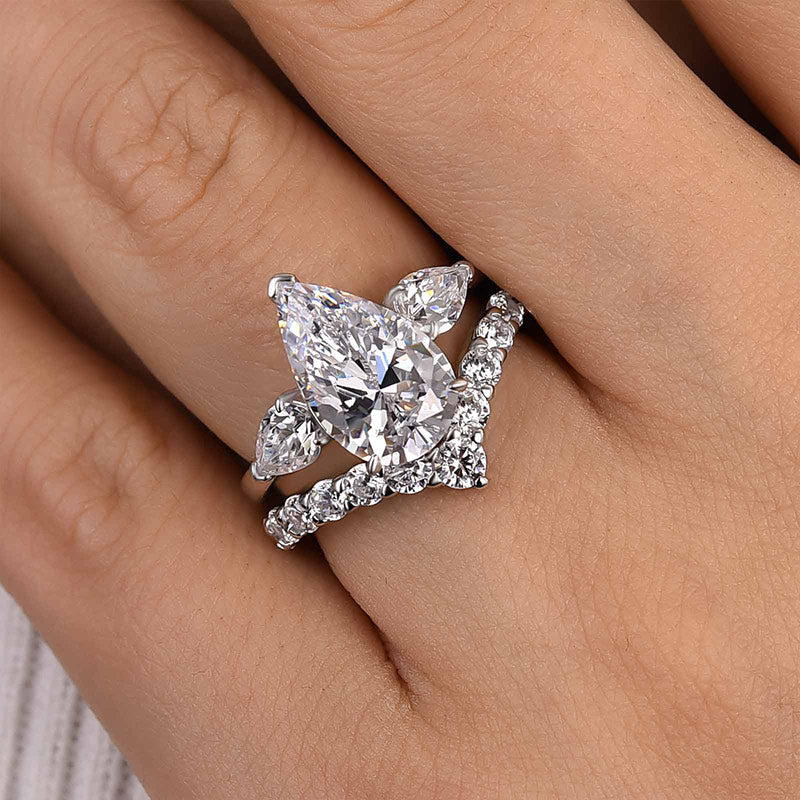 4.0Ct Pear Cut Three-Stone Diamond Ring Set