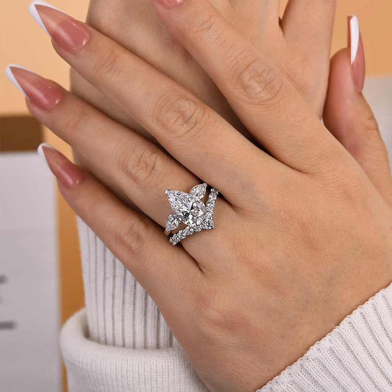 4.0Ct Pear Cut Three-Stone Diamond Ring Set