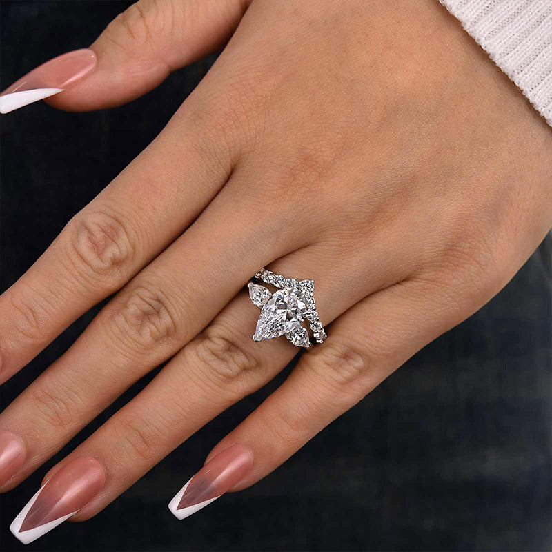 4.0Ct Pear Cut Three-Stone Diamond Ring Set
