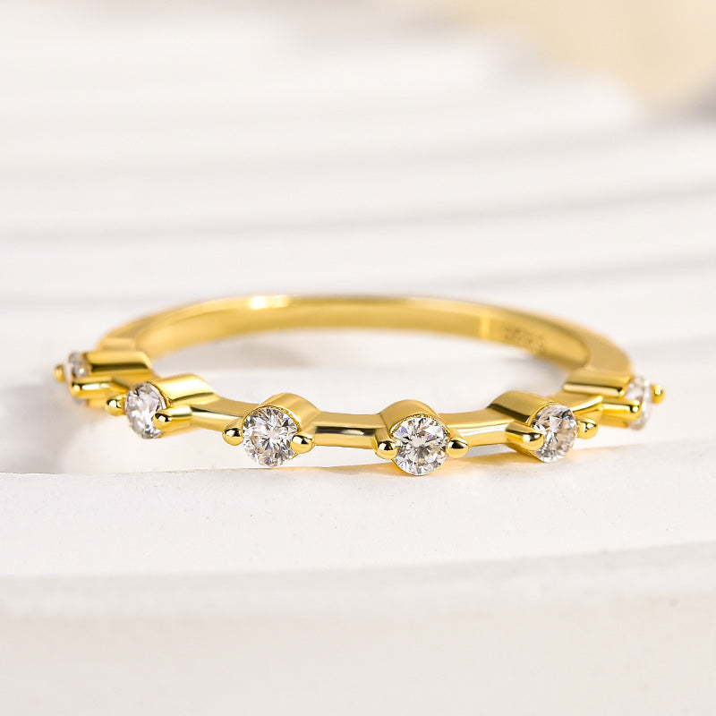 Anillo de moissanita de plata 925 bañado en oro - Piedra blanca redonda de 0,2 ct