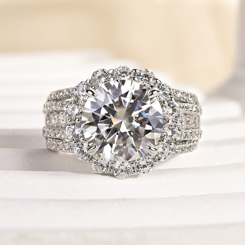 4.0ct Round Cut Diamond Solitaire Ring in White Gold