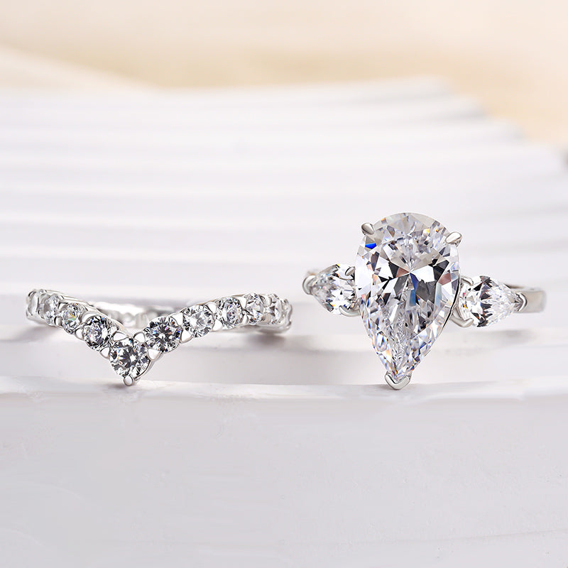 4.0Ct Pear Cut Three-Stone Diamond Ring Set
