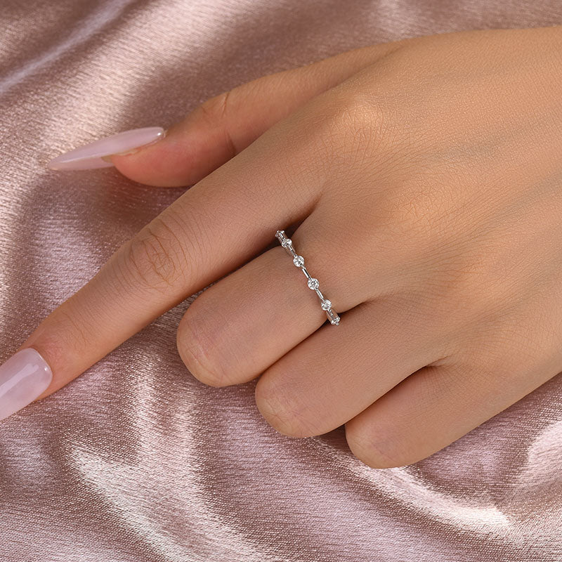 Anillo de moissanita de plata 925 bañado en oro - Piedra blanca redonda de 0,2 ct