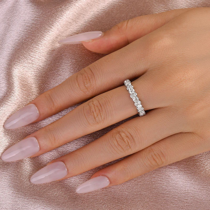 Anillo de moissanita de plata 925 bañado en oro - Piedras laterales blancas redondas de 2,5 ct