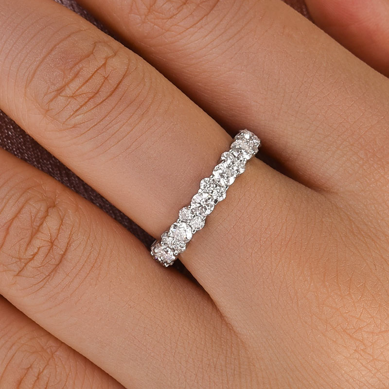 Anillo de moissanita de plata 925 bañado en oro - Piedras laterales blancas redondas de 2,5 ct