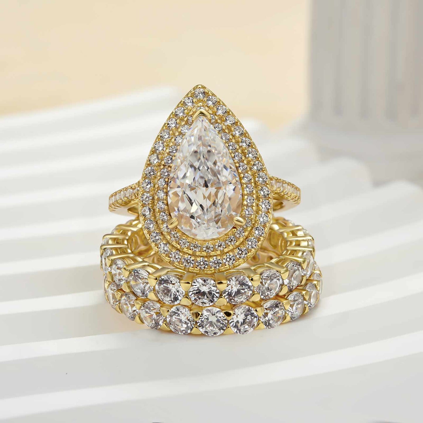 Juego de 3 diamantes talla pera de 3,0 ct - Doble oro