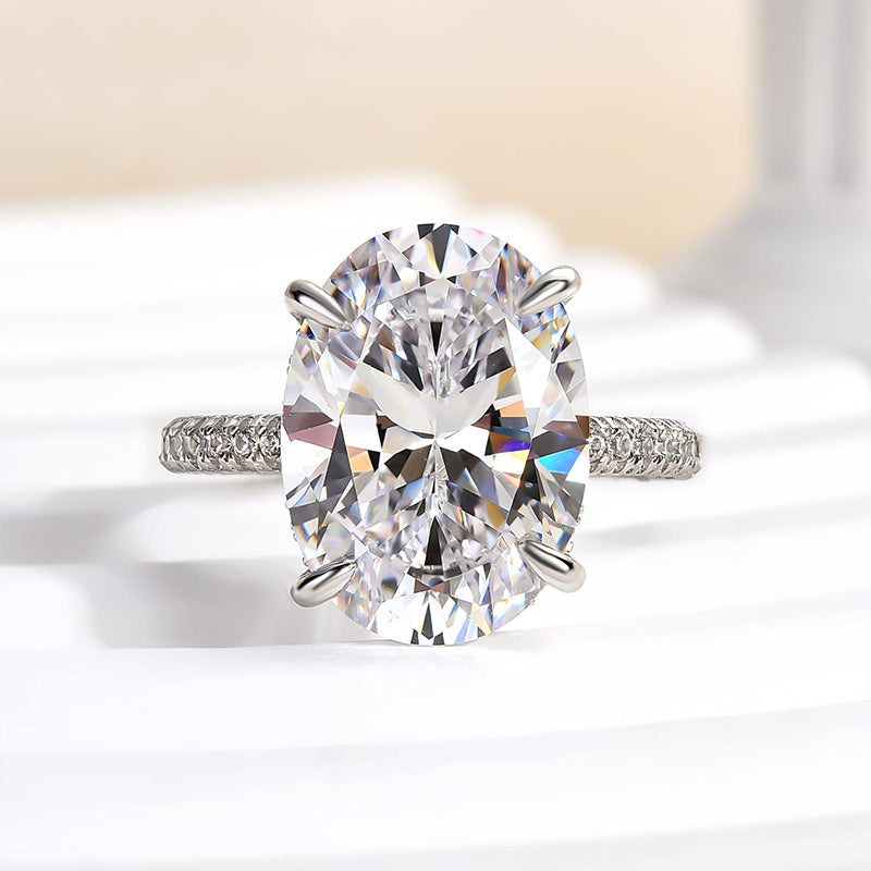 Stunning 8.0 Carat Oval Cut Simulated Diamond Ring – Sterling Silver