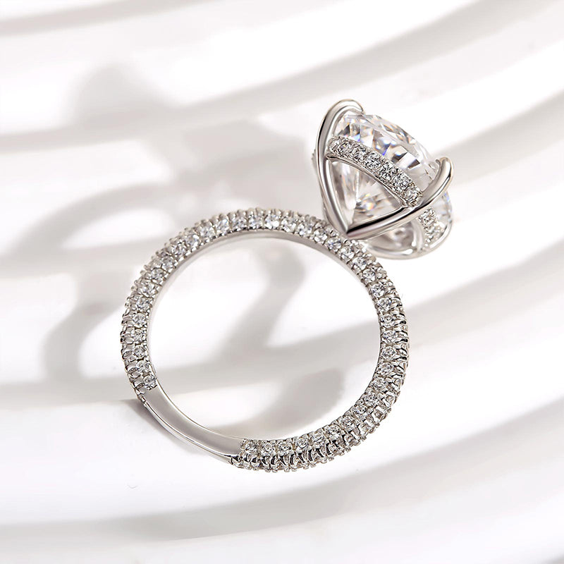Stunning 8.0 Carat Oval Cut Simulated Diamond Ring – Sterling Silver