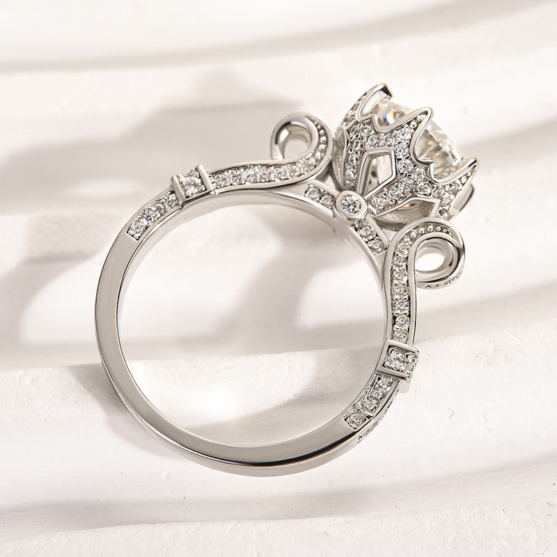 2Ct Vintage Round Moissanite Ring - Timeless Gold Bridal
