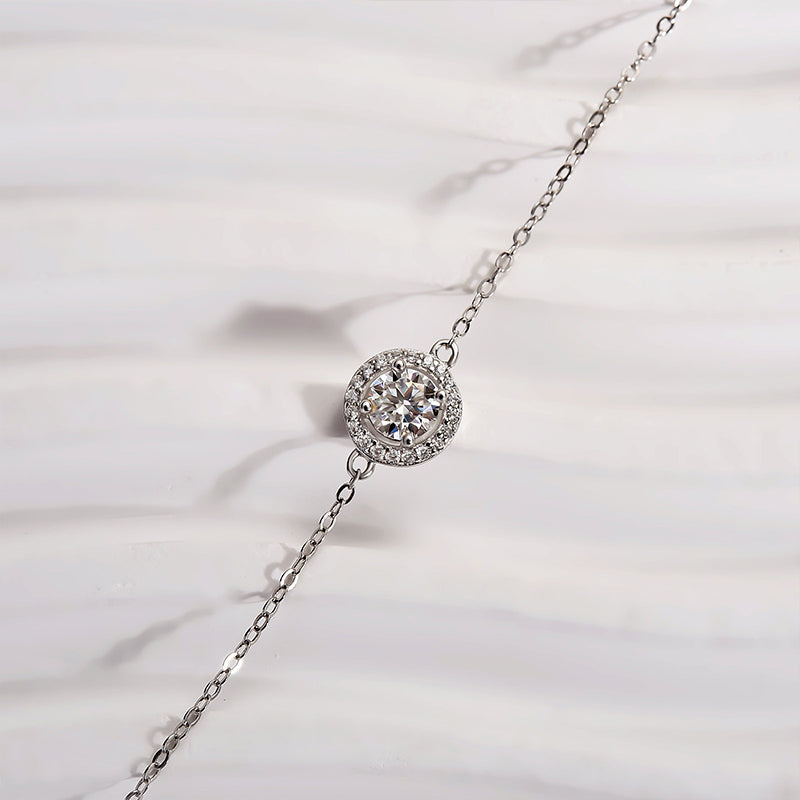 Chic Round-Cut Moissanite Bracelet with 18K White Gold