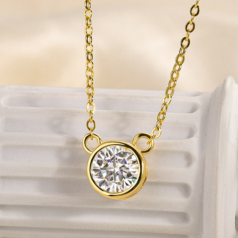 Round-Cut Moissanite Necklace in Yellow Gold