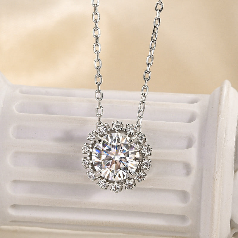Round-Cut Moissanite Diamond Necklace for Timeless Romance
