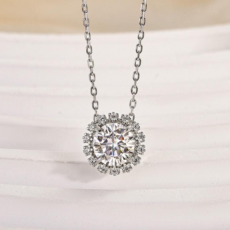 Round-Cut Moissanite Diamond Necklace for Timeless Romance