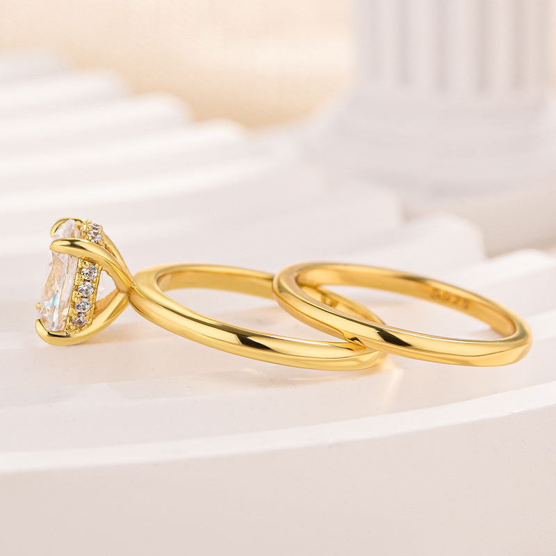 2.0Ct Oval Simulated Diamond Ring - 925 Silver Yellow Gold