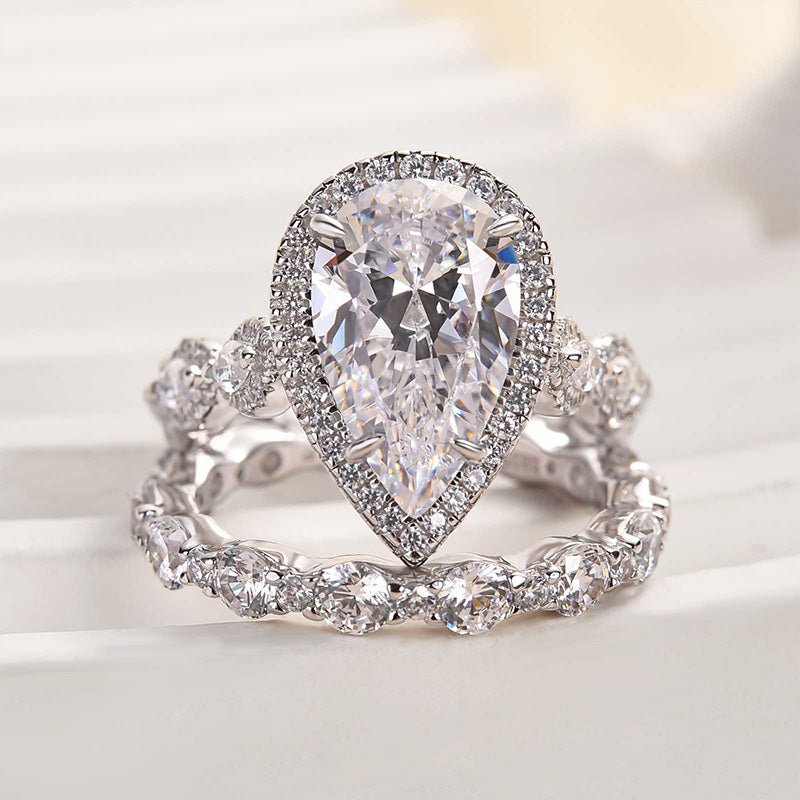 4.0CT Pear Cut Halo Diamond Ring with 2.5CT Accents