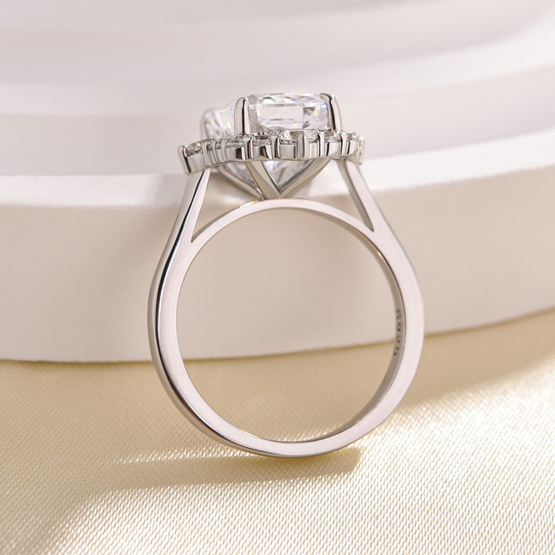 3.0ct Radiant Cut Diamond Ring with Unique Halo
