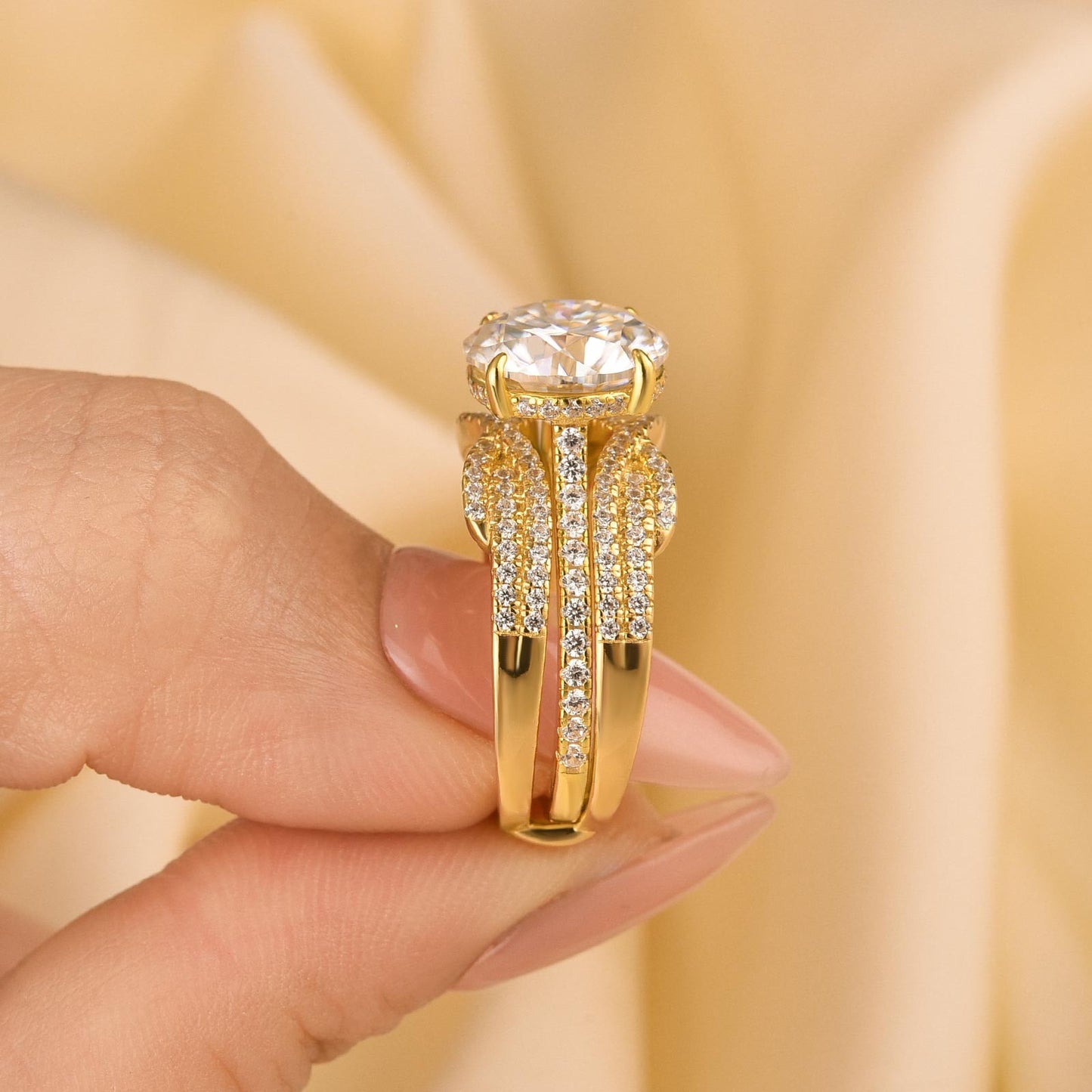 Classic 4.0Ct Round Bridal Set | Nesting Jacket Design