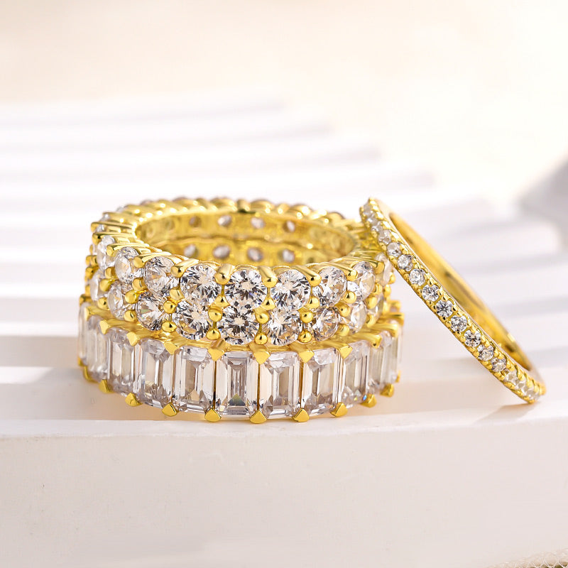 Anillo de bodas Radiant Love: diamantes simulados de 9 quilates en oro amarillo