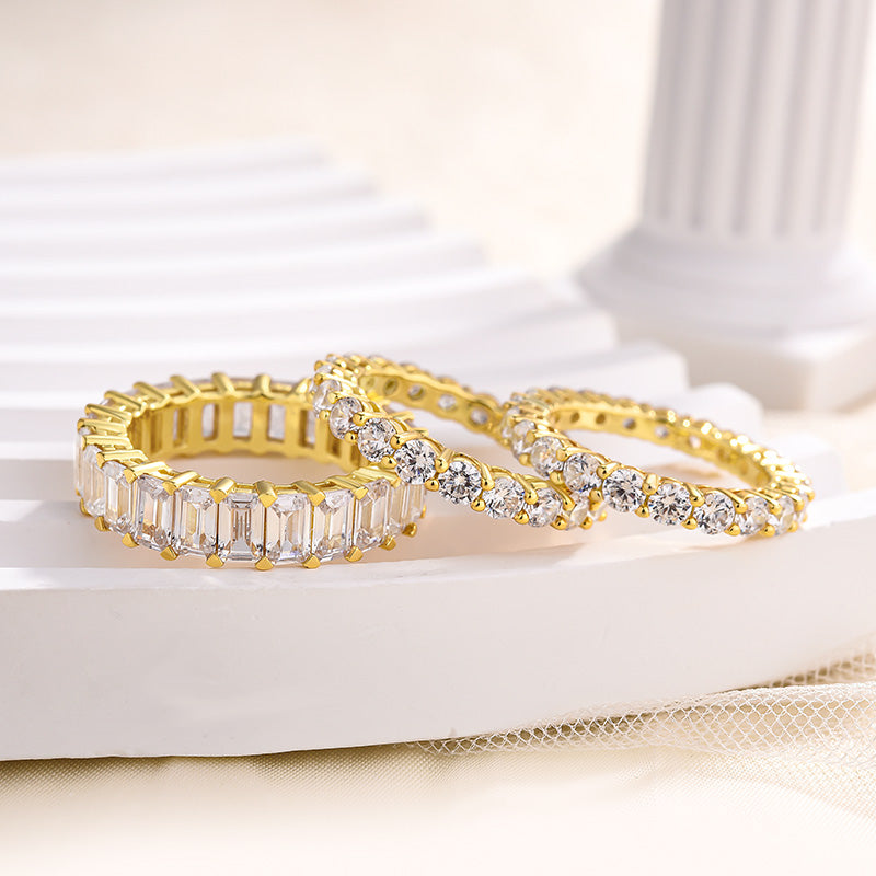Anillo de bodas Radiant Love: diamantes simulados de 9 quilates en oro amarillo