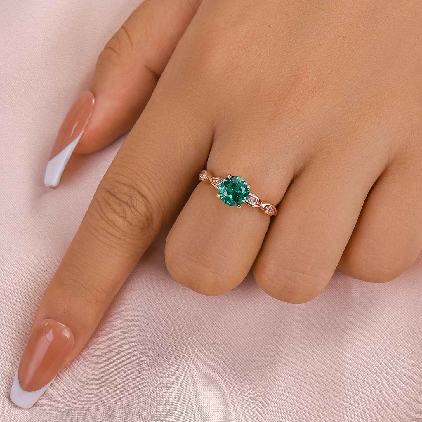 1.0 Carat Emerald Green Round-Cut Promise Ring in Rose Gold