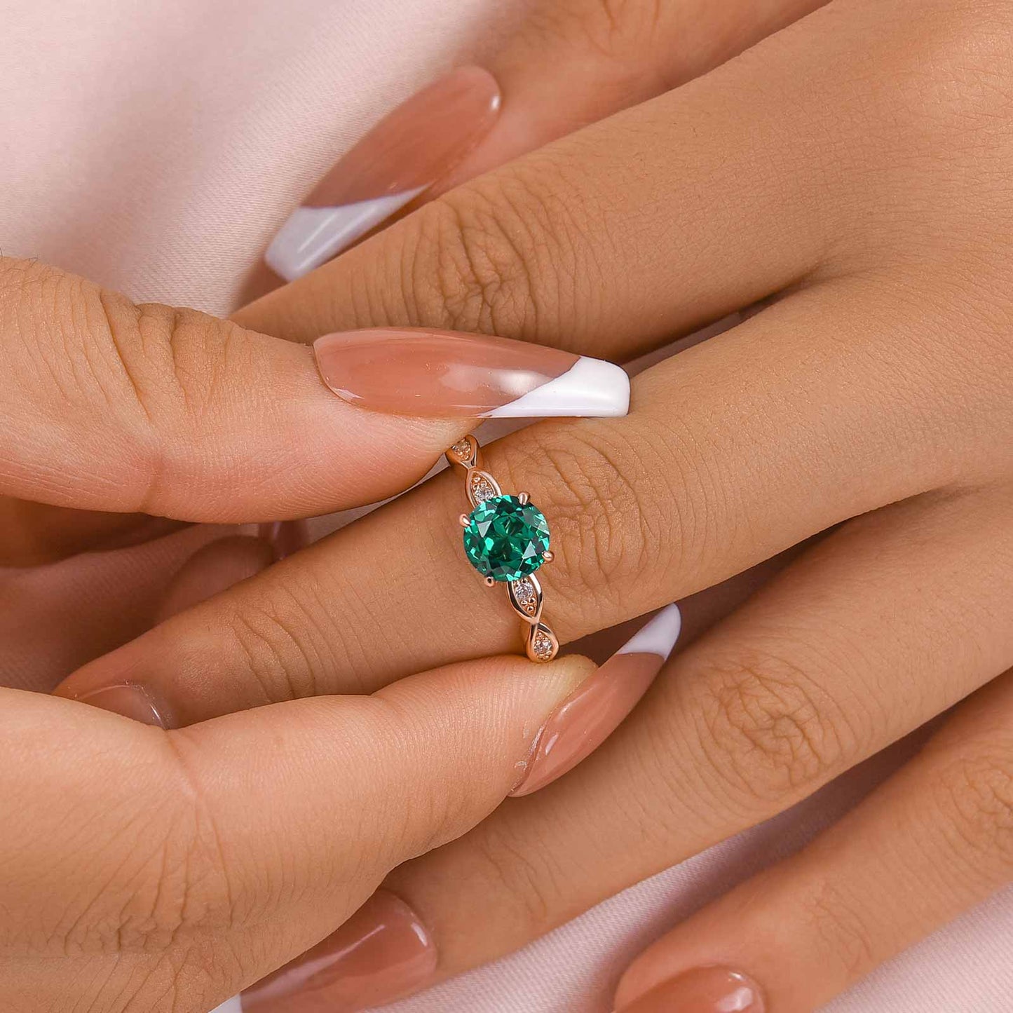 1.0 Carat Emerald Green Round-Cut Promise Ring in Rose Gold