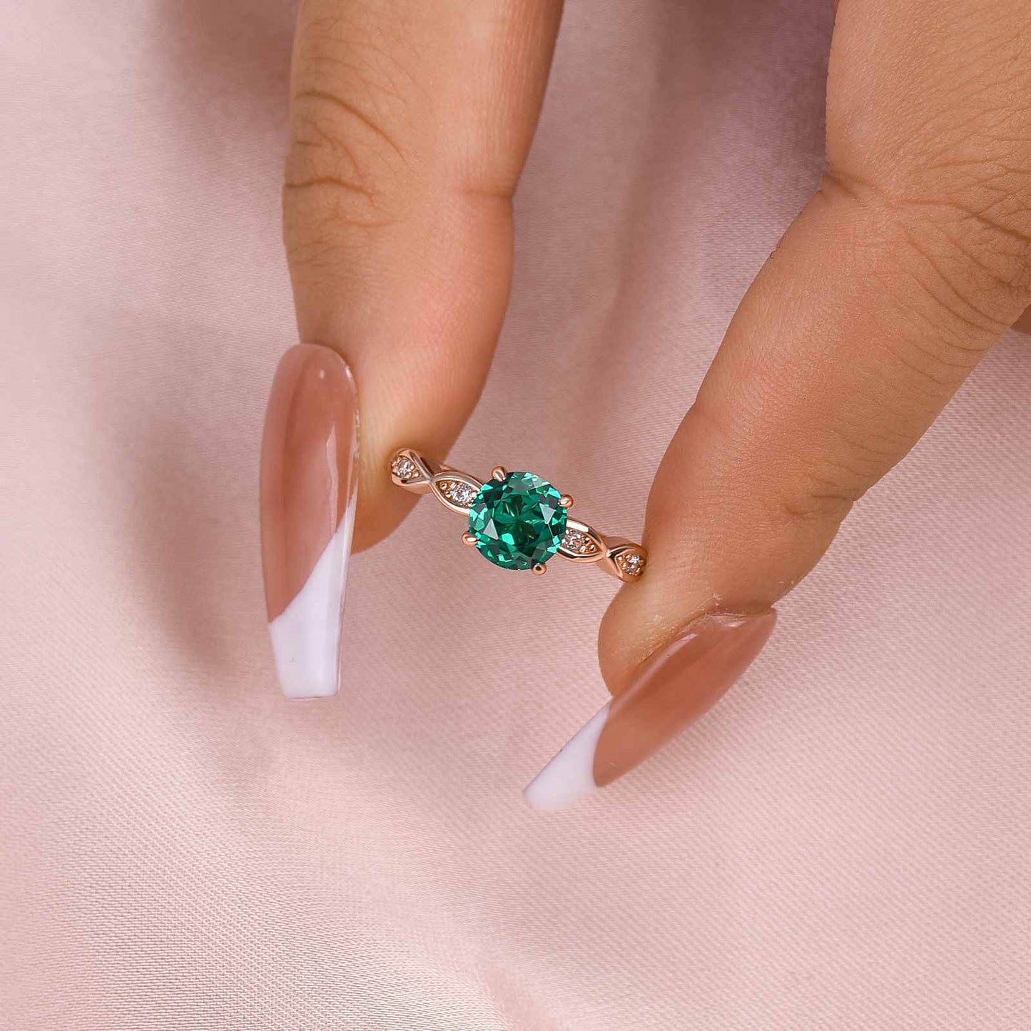 1.0 Carat Emerald Green Round-Cut Promise Ring in Rose Gold
