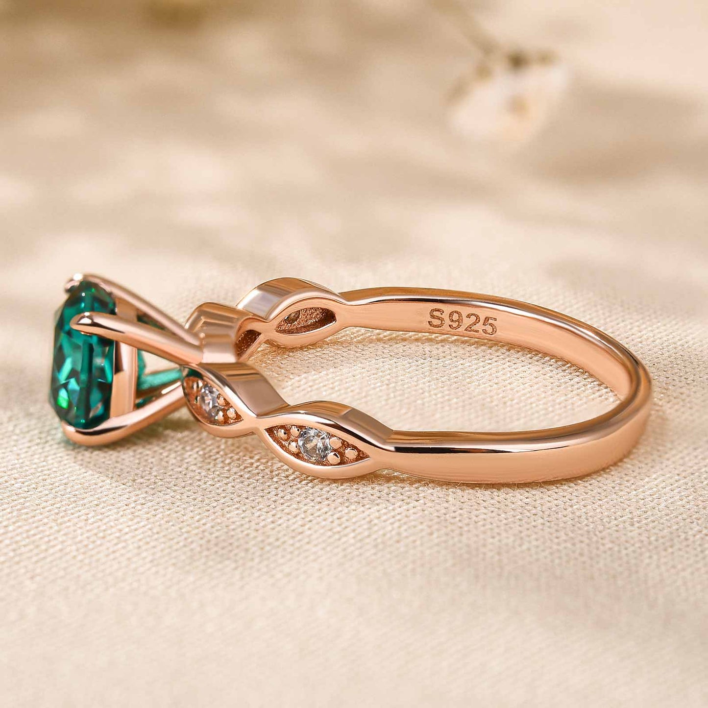 1.0 Carat Emerald Green Round-Cut Promise Ring in Rose Gold