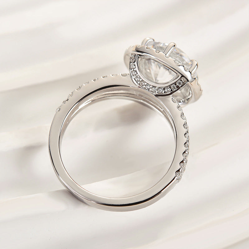 Classic 3.0ct Round Brilliant Ring with Diamond Accents