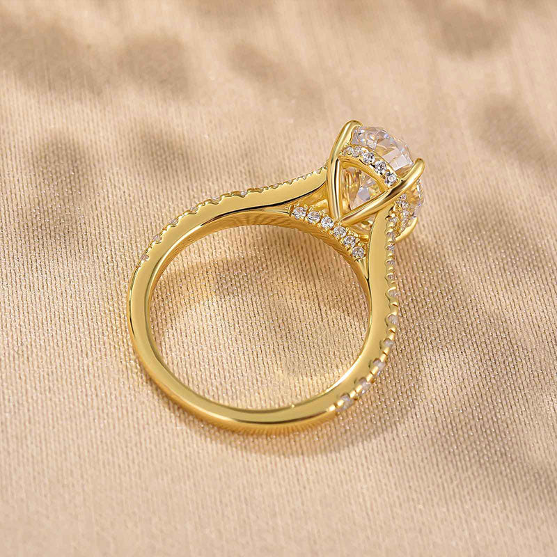 Elegant 4.0ct Oval Diamond Ring with Halo Setting