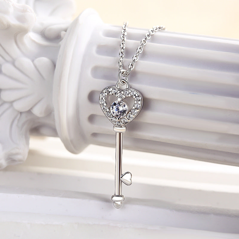 Elegant Heart-Cut Simulated Diamond Necklace for Unforgettable Moments