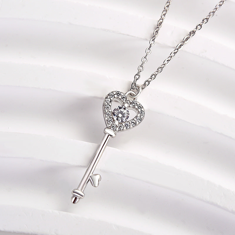 Elegant Heart-Cut Simulated Diamond Necklace for Unforgettable Moments