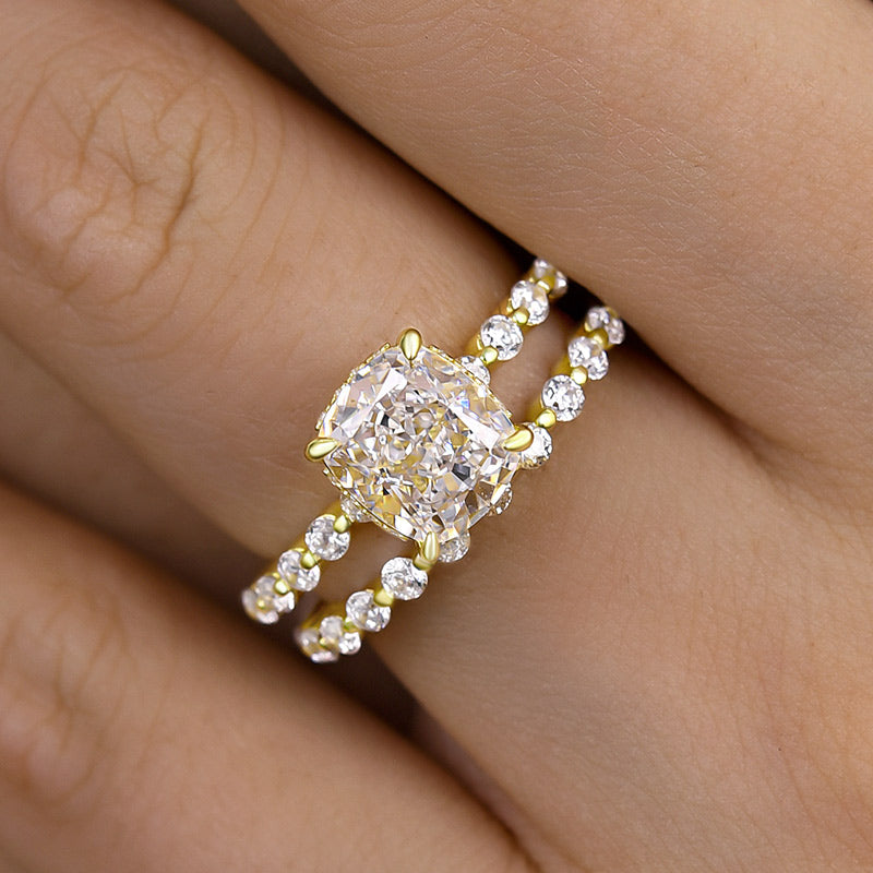 Exquisite Cushion Cut Wedding Ring Set for Women in Sterling Silver