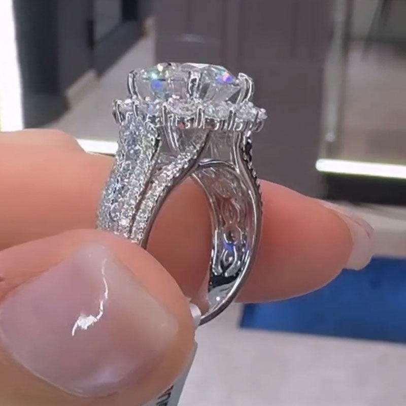 4.0ct Round Cut Diamond Solitaire Ring in White Gold
