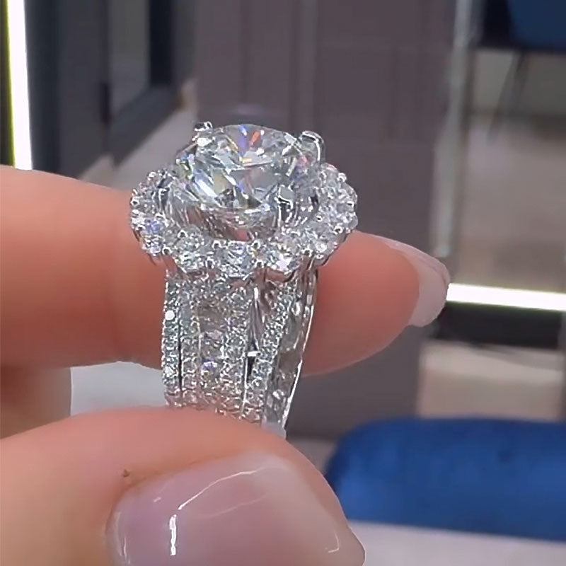 4.0ct Round Cut Diamond Solitaire Ring in White Gold