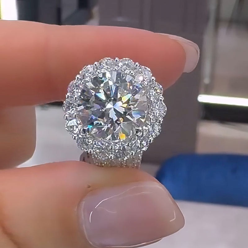 4.0ct Round Cut Diamond Solitaire Ring in White Gold