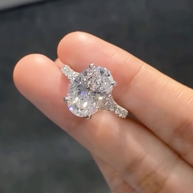 Elegant 4.0ct Oval Diamond Ring with Halo Setting