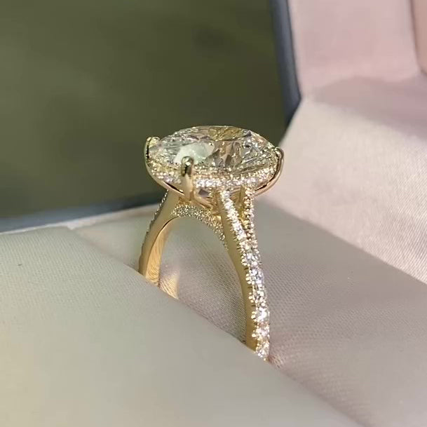 Elegant 4.0ct Oval Diamond Ring with Halo Setting